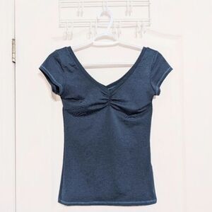 ARITZIA TALULA v neck shirt size S @M